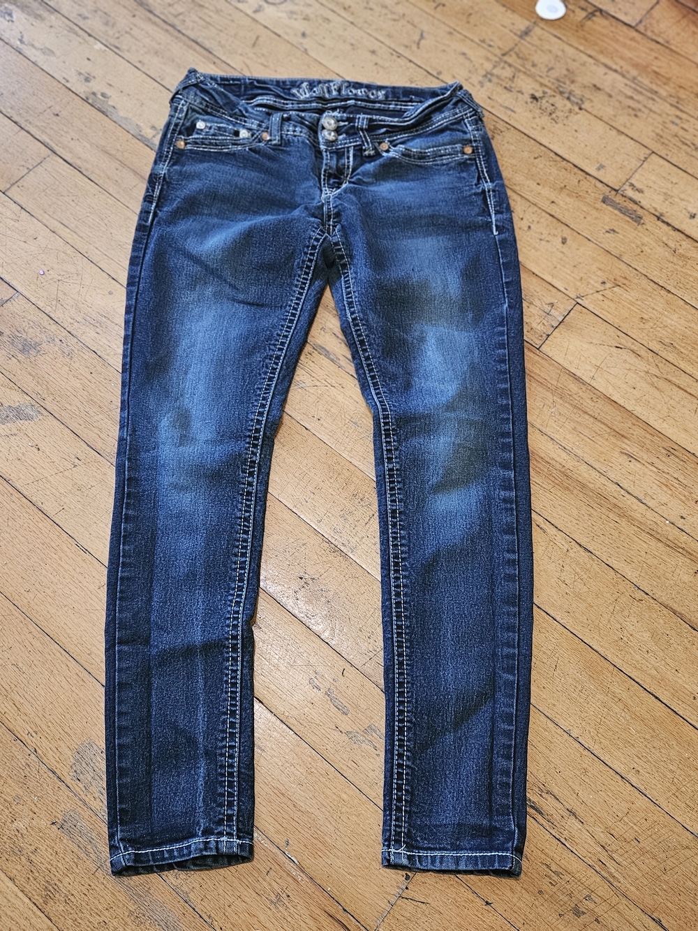 ​WallFlower Luscious Curvy Bootcut Jeans Womens Size 7 Dark Wash Embellished Fla